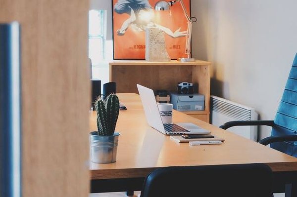 Comment configurer une station de travail à domicile pour maximiser votre productivité ?