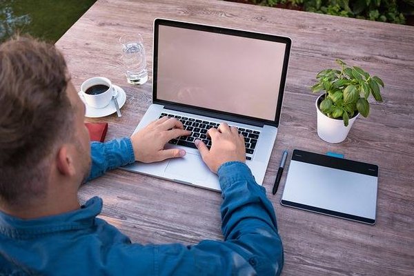 Les meilleurs ordinateurs portables pour les voyageurs fréquents